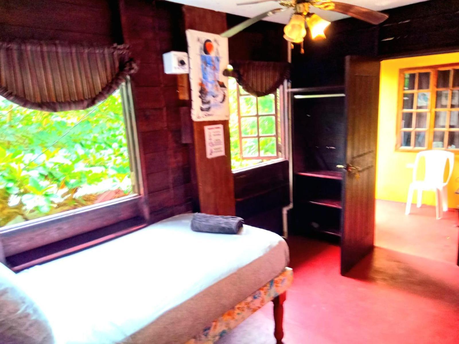 La Familia Guest House And Natural Farm 安东尼奥港 外观 照片