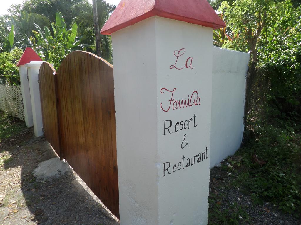 La Familia Guest House And Natural Farm 安东尼奥港 外观 照片