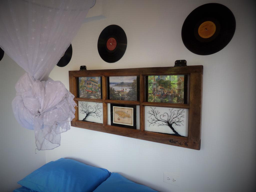 La Familia Guest House And Natural Farm 安东尼奥港 外观 照片